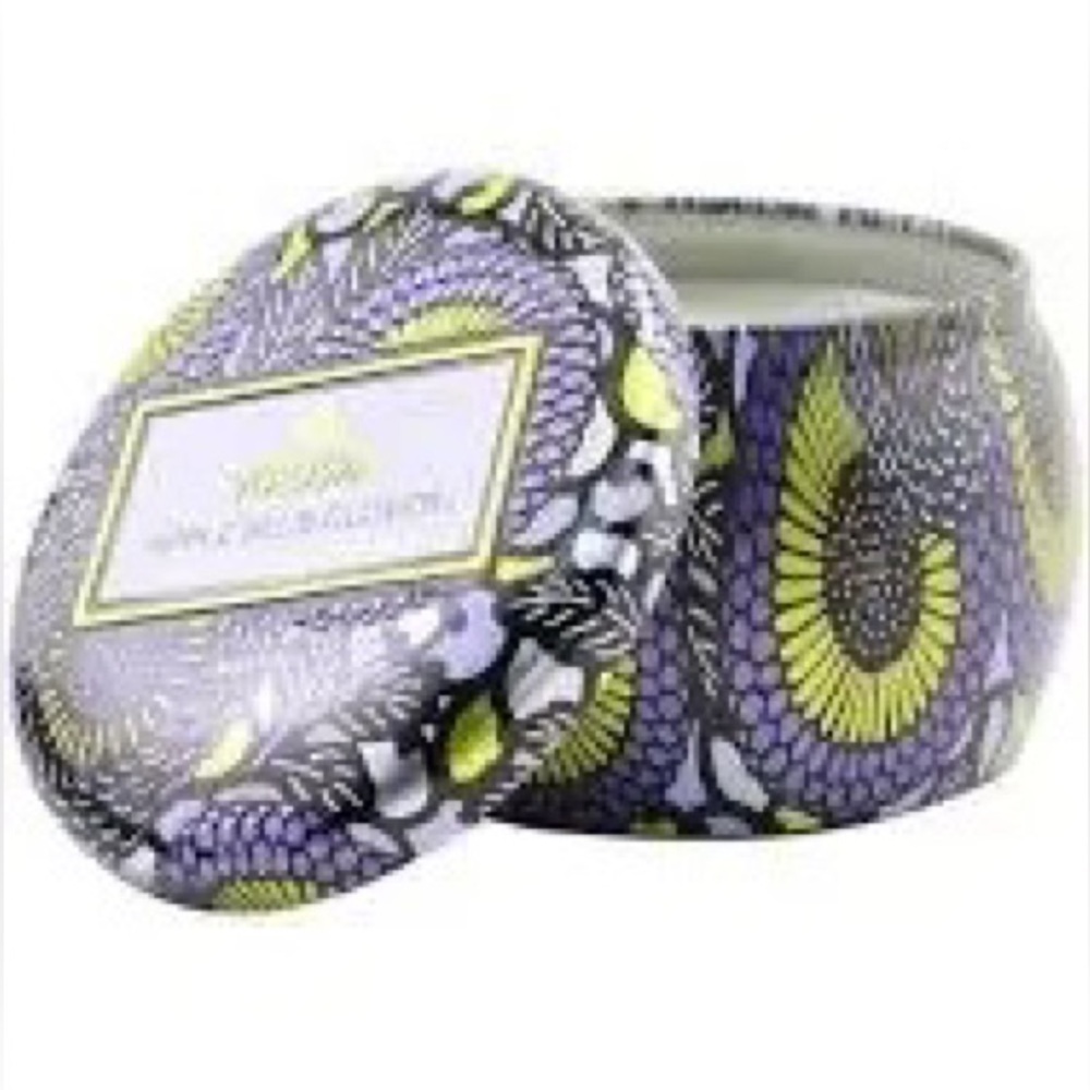 VOLUSPA Apple Blue Clover Candle NEW